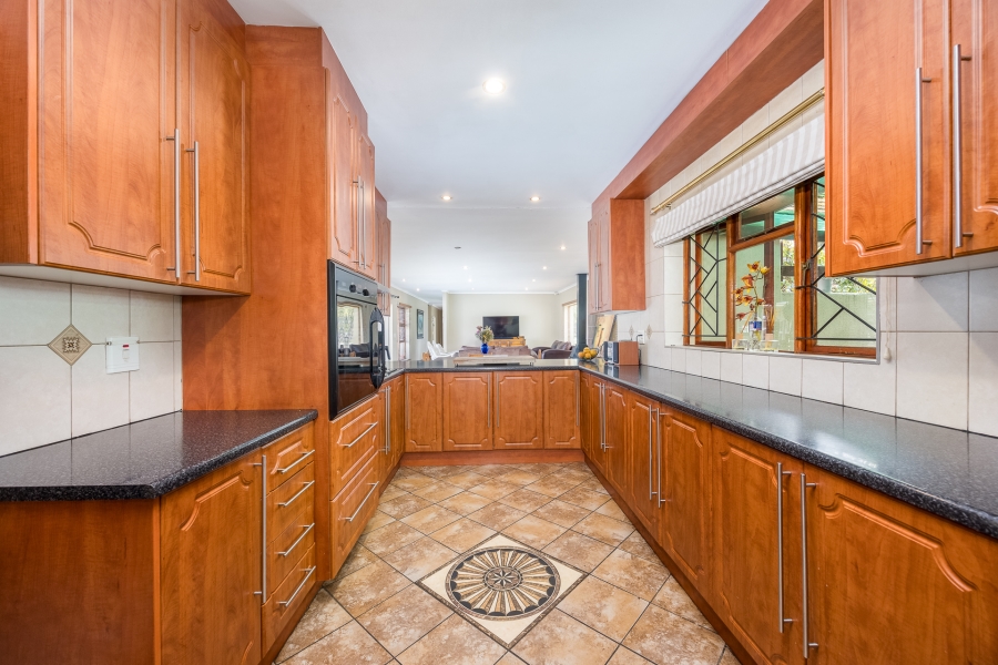 6 Bedroom Property for Sale in Elim Western Cape